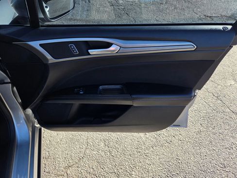 Used 2020 Ford Fusion SE FWD image 23