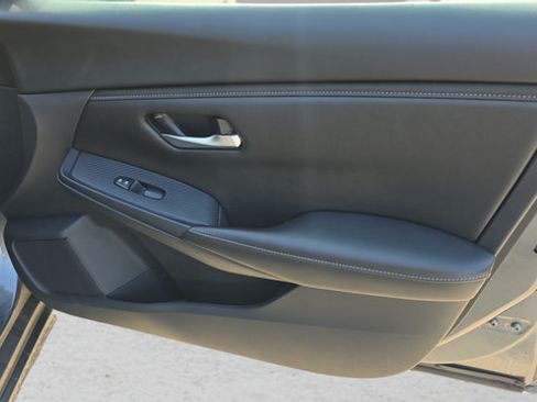 Used 2024 Nissan Sentra SV FWD image 26