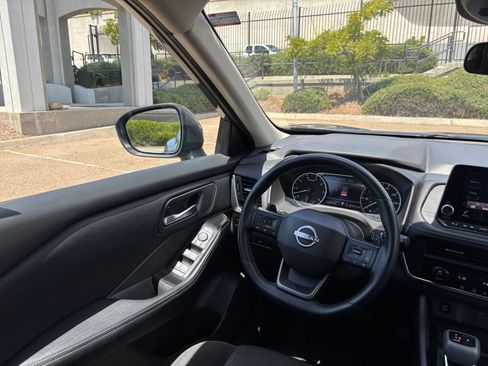 Used 2025 Nissan Rogue SV FWD image 36