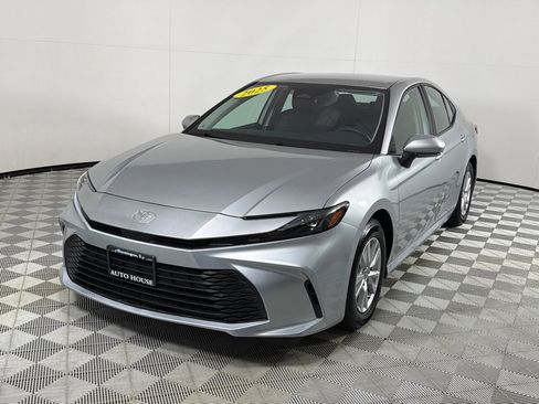 Used 2025 Toyota Camry LE FWD image 10