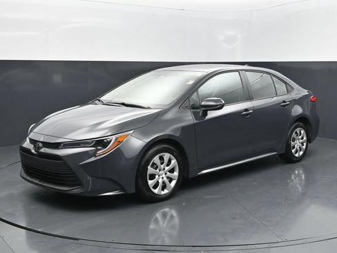 Used 2026 Toyota Corolla LE FWD image 1