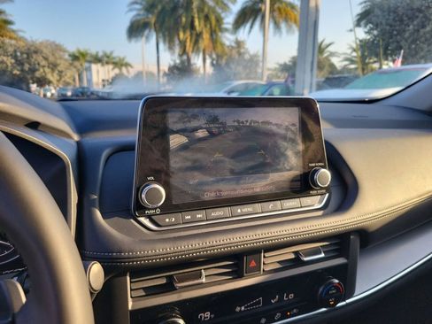 Certified 2025 Nissan Rogue SV image 23