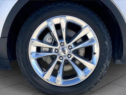 Used 2019 Ford Explorer Limited w/ Ford Safe & Smart Package image 11