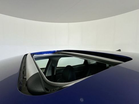 Used 2021 Hyundai Elantra Limited FWD image 9