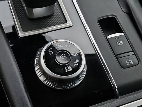 Used 2023 Mitsubishi Outlander SE image 24