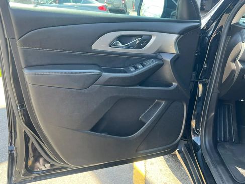 Used 2021 Chevrolet Traverse LS AWD/4WD image 12
