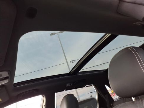 Used 2015 Kia Sorento SX image 11