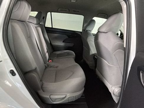 Used 2023 Toyota Highlander L FWD image 29