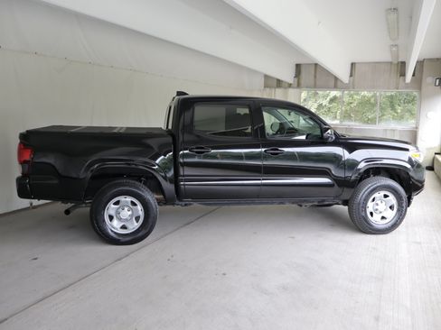 Used 2022 Toyota Tacoma SR AWD/4WD image 4