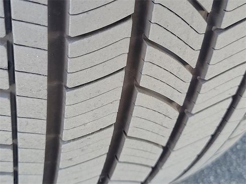 Used 2025 Ford Explorer ST-Line image 24