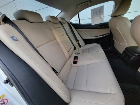 Used 2018 Lexus IS 300 AWD image 19