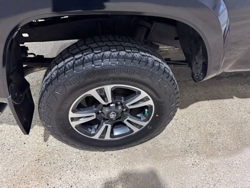 Used 2018 Toyota Tacoma TRD Sport AWD/4WD image 28