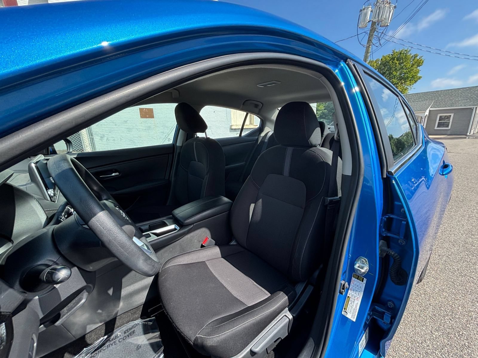 Used 2025 Nissan Sentra SV FWD image 33