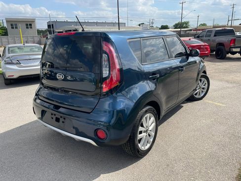 Used 2018 Kia Soul + image 3
