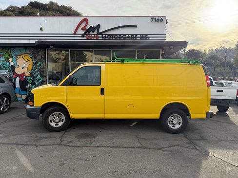 Used 2012 Chevrolet Express 2500 RWD image 2