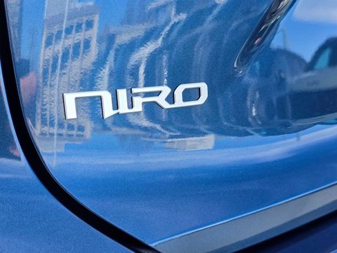 Used 2024 Kia Niro EX Touring FWD image 16