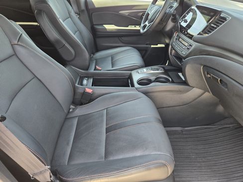 Used 2023 Honda Passport TrailSport image 16