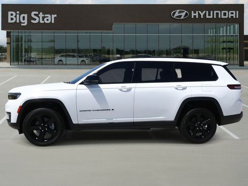 Used 2023 Jeep Grand Cherokee L Altitude image 2