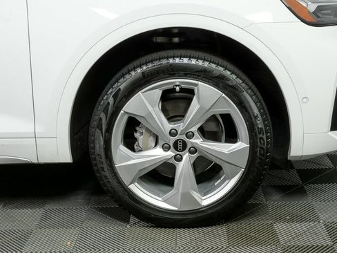 Used 2021 Audi Q5 Prestige w/ Prestige Package image 39