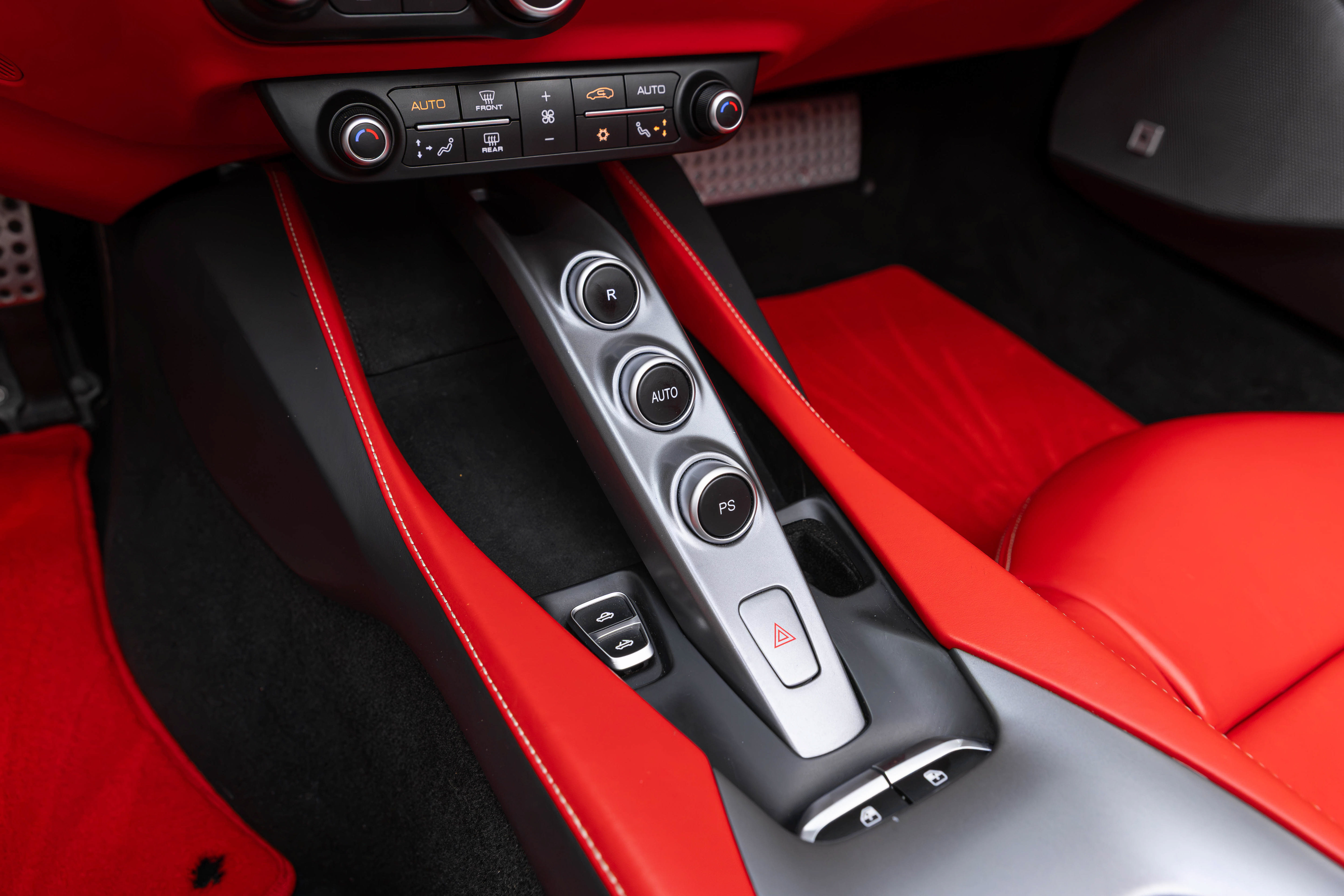 Certified 2019 Ferrari Portofino RWD image 6