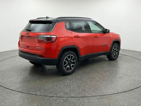 Used 2025 Jeep Compass Trailhawk AWD/4WD image 9