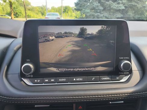 Used 2023 Nissan Rogue S AWD/4WD image 15