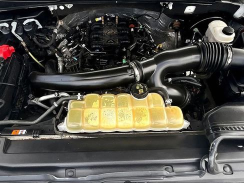 Used 2021 Ford Expedition XLT image 12