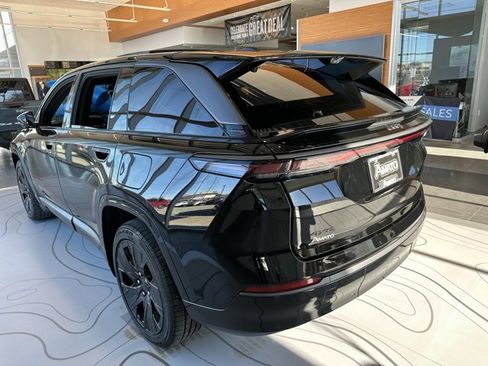 Used 2025 Jeep Wagoneer S Launch Edition image 8