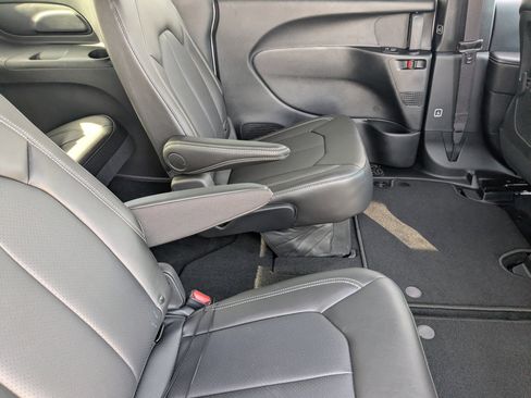 New 2026 Chrysler Pacifica Select image 10