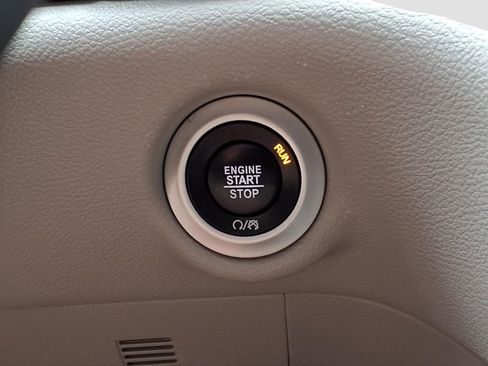 Used 2023 Chrysler Voyager LX image 11