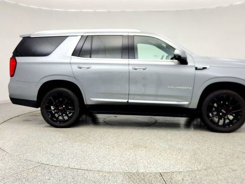 Used 2023 GMC Yukon SLT w/ SLT Premium Package image 4