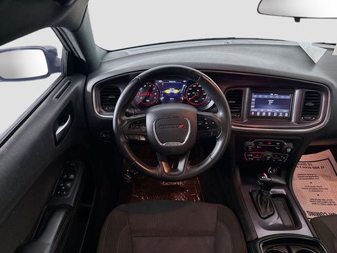Used 2018 Dodge Charger SXT w/ Blacktop Package RWD image 17