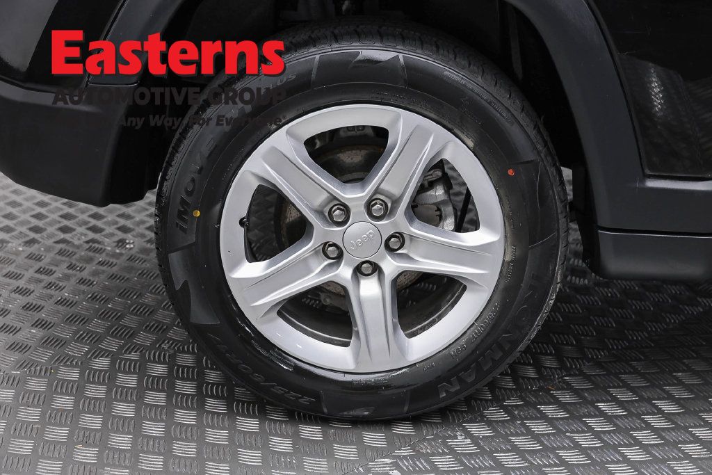 Used 2023 Jeep Compass Latitude AWD/4WD image 30