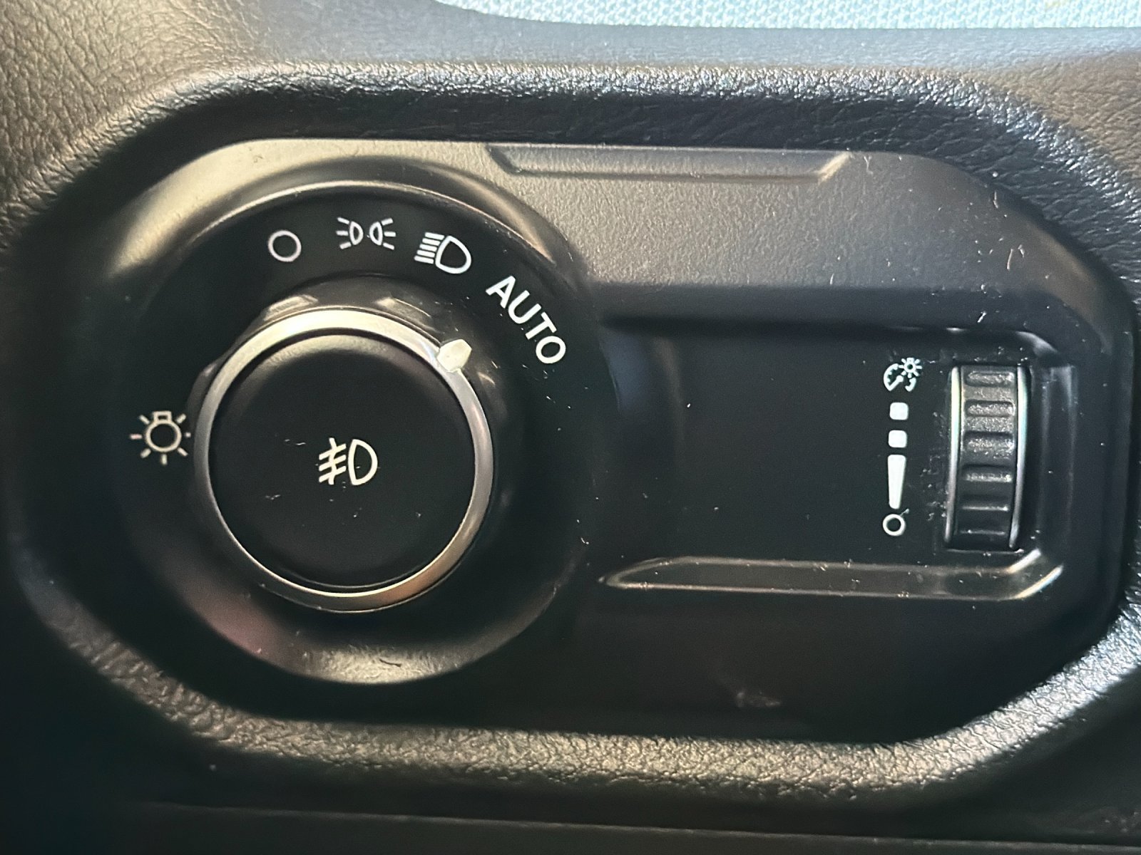 Used 2025 Jeep Wrangler Unlimited Sport AWD/4WD image 32