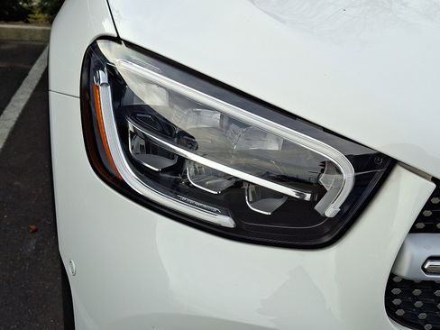 Used 2022 Mercedes-Benz GLC 300 4MATIC image 9