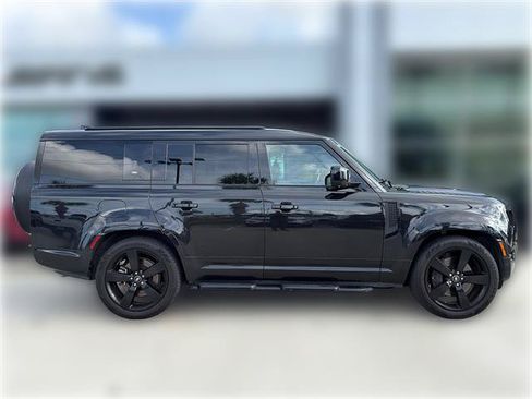 Used 2024 Land Rover Defender 130 X-Dynamic SE AWD/4WD image 9