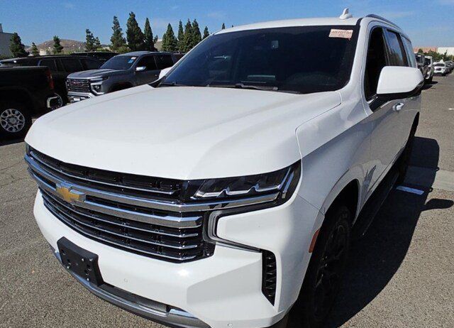 Used 2021 Chevrolet Tahoe LT w/ Luxury Package RWD image 3