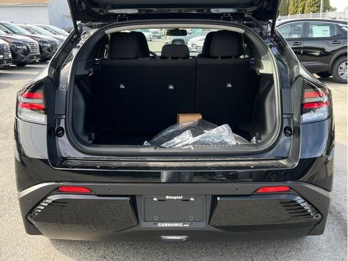 New 2026 Nissan Leaf FWD image 5
