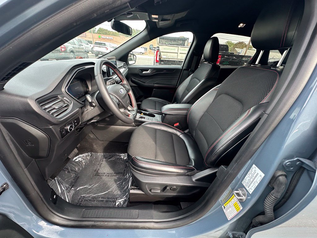 Used 2025 Ford Escape ST-Line Select AWD/4WD image 9