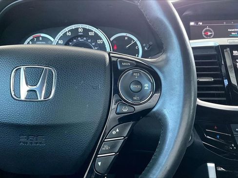 Used 2017 Honda Accord Touring image 11