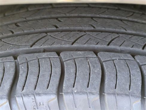 Used 2024 Ford Edge SEL image 11