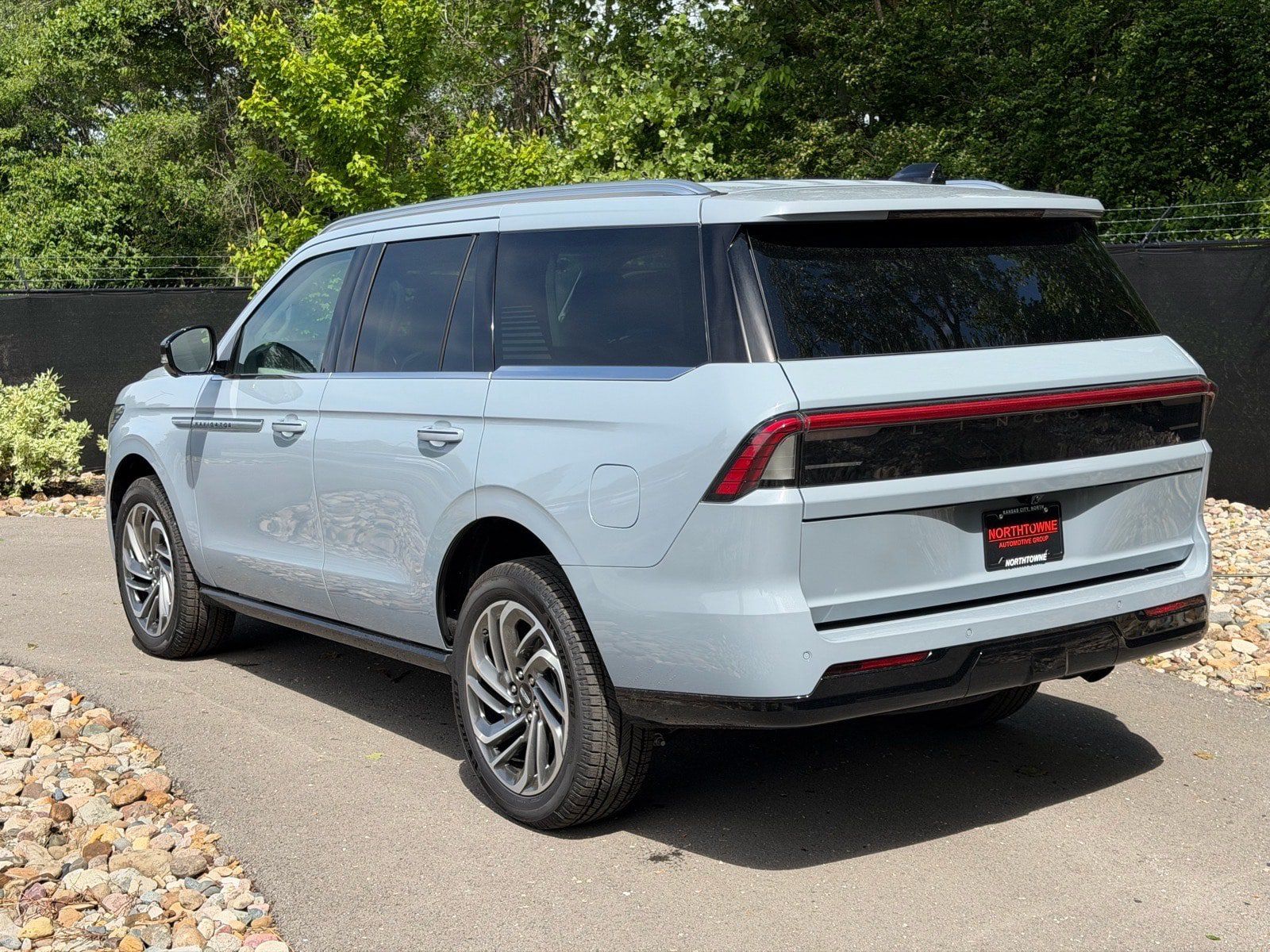 New 2026 Lincoln Navigator Reserve AWD/4WD image 3
