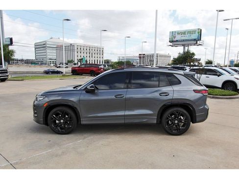 Used 2025 Volkswagen Tiguan SE R-Line image 3