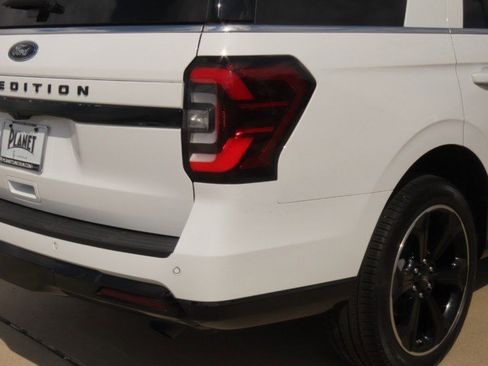 Certified 2024 Ford Expedition Limited image 10