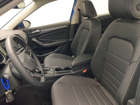 Used 2024 Volkswagen Jetta SE w/ Panoramic Sunroof Package image 17