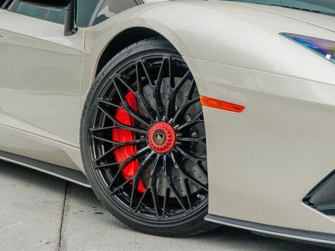 Used 2017 Lamborghini Aventador S image 39