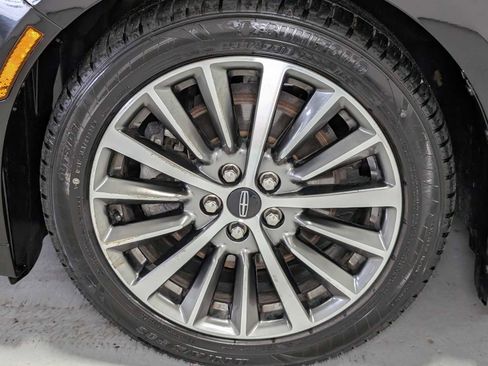 Used 2019 Lincoln MKZ Premiere image 3