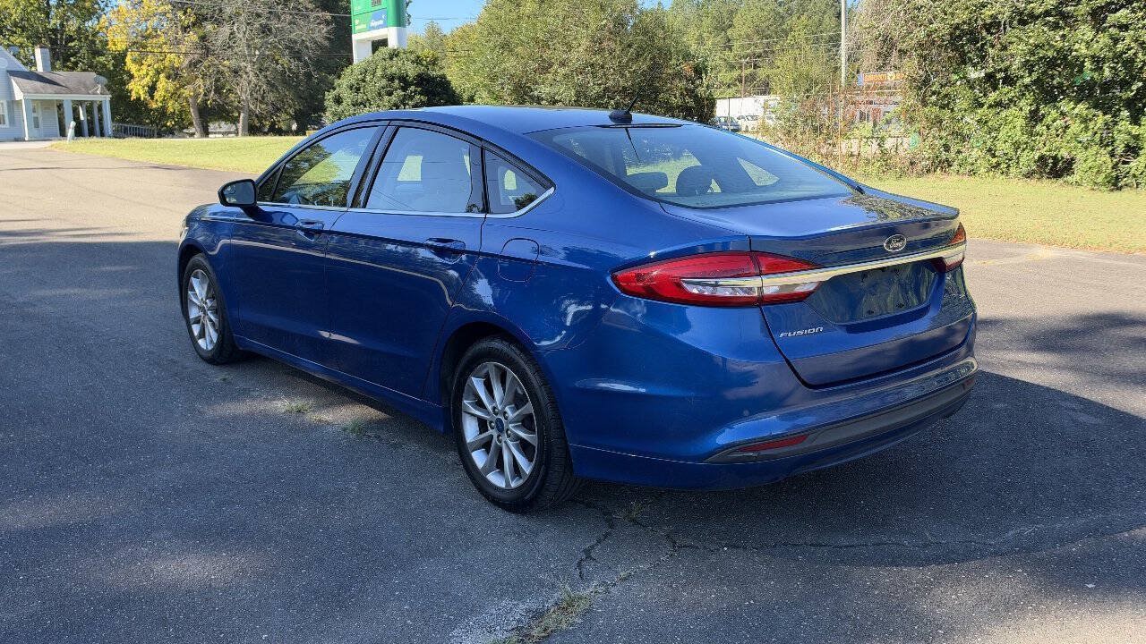 Used 2017 Ford Fusion SE w/ Fusion SE Technology Package FWD image 6