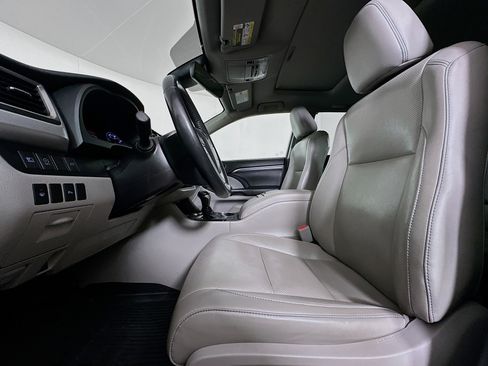 Used 2019 Toyota Highlander Limited image 13