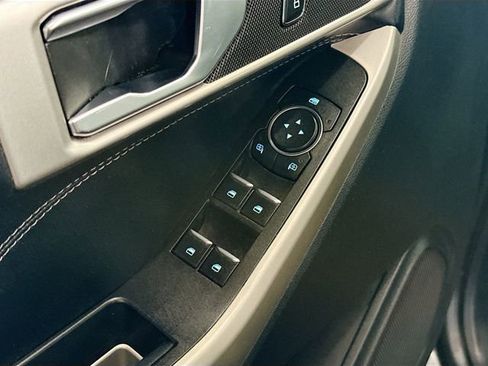 Used 2020 Ford Explorer XLT w/ Equipment Group 202A AWD/4WD image 15